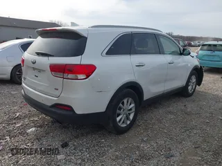 2018 Kia Sorento LX with VIN 5XYPGDA3XJG424355, listed as a IAAI auction lot 41832873 with 114,254 mi miles. Bid and sale history available at carsss.com. Image 4.