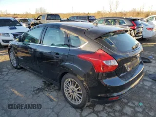 2013 Ford Focus Electric z VIN 1FADP3R44DL378627, wystawiony jako Copart lot #83787714 z przebiegiem 49 803 mil mil oraz Tytuł czysty. Historia ofert i sprzedaży dostępna na DreamBid. Obrazek 2.
