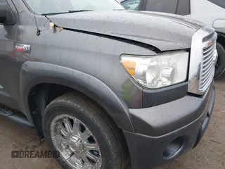 2012 Toyota Tundra 4WD Truck LTD with VIN 5TFHW5F17CX211075, listed as a IAAI auction lot 41510976 with 204,930 mi miles. Bid and sale history available at carsss.com. Image 20.