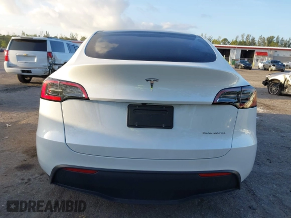 2024 Tesla Model Y Long Range z VIN 7SAYGDEE9RA291266, wystawiony jako IAAI lot #41956682 z przebiegiem 17 066 mil mil oraz . Historia ofert i sprzedaży dostępna na DreamBid. Obrazek 16.
