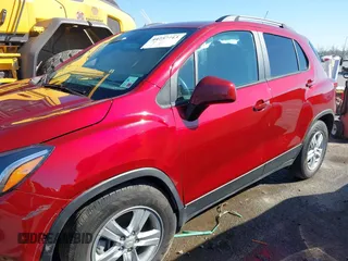 2022 Chevrolet Trax LT with VIN KL7CJLSM9NB568820, listed as a IAAI auction lot 41757713 with 35,243 mi miles. Bid and sale history available at carsss.com. Image 14.