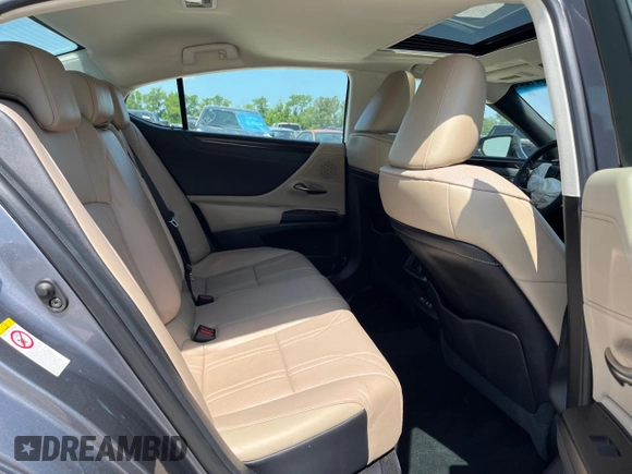 2019 Lexus ES 350 with VIN 58ABZ1B11KU001538, listed as a Copart auction lot 55641085 with 70,411 mi miles and Salvage Title. Bid and sale history available at DreamBid. Image 10.