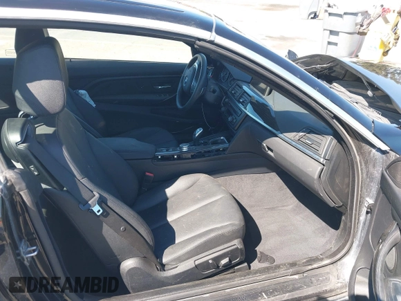 2015 BMW 4 Series 428i z VIN WBA3V7C53FP772066, wystawiony jako IAAI lot #42837150 z przebiegiem Nie podano mil oraz . Historia ofert i sprzedaży dostępna na DreamBid. Obrazek 5.