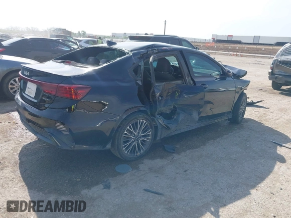 2023 Kia Forte GT-Line z VIN 3KPF54AD6PE670383, wystawiony jako IAAI lot #42020078 z przebiegiem 26 169 mil mil oraz . Historia ofert i sprzedaży dostępna na DreamBid. Obrazek 4.