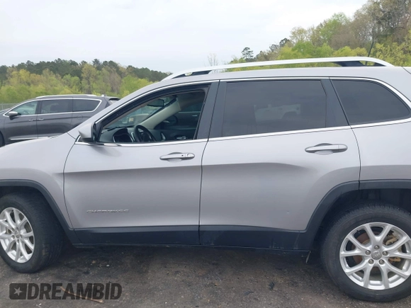 2018 Jeep Cherokee Latitude Plus with VIN 1C4PJLLB2JD543032, listed as a IAAI auction lot 41822368 with 114,145 mi miles. Bid and sale history available at carsss.com. Image 14.