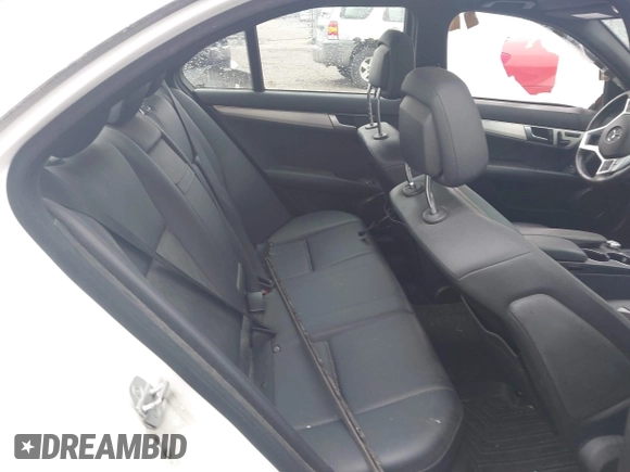 2013 Mercedes-Benz C 300 Sport z VIN WDDGF8ABXDR289262, wystawiony jako IAAI lot #42181367 z przebiegiem 130 744 mil mil oraz . Historia ofert i sprzedaży dostępna na DreamBid. Obrazek 8.