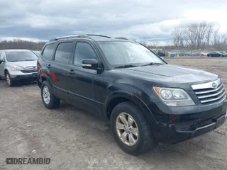 2009 Kia Borrego LX with VIN KNDJJ741095037045, listed as a IAAI auction lot 42032257 with 179,729 mi miles. Bid and sale history available at carsss.com. Image 1.