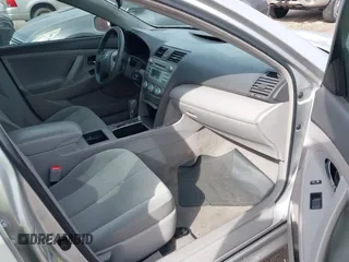 2009 Toyota Camry z VIN 4T4BE46K79R074226, wystawiony jako IAAI lot #42351692 z przebiegiem 212 648 mil mil oraz . Historia ofert i sprzedaży dostępna na DreamBid. Obrazek 5.