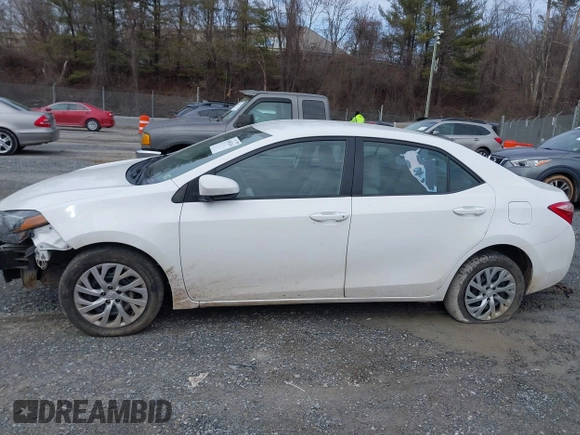 2018 Toyota Corolla L z VIN 5YFBURHE7JP840916, wystawiony jako IAAI lot #41603264 z przebiegiem 218 028 mil mil oraz . Historia ofert i sprzedaży dostępna na DreamBid. Obrazek 14.