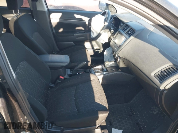 2023 Mitsubishi Outlander ES z VIN JA4ARUAU1PU011685, wystawiony jako IAAI lot #41575031 z przebiegiem 57 068 mil mil oraz . Historia ofert i sprzedaży dostępna na DreamBid. Obrazek 5.