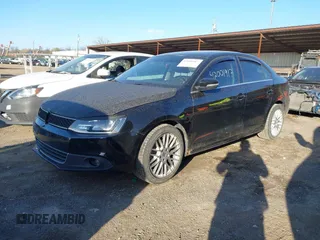 2013 Volkswagen Jetta SE z VIN 3VWDP7AJ4DM354519, wystawiony jako IAAI lot #42001917 z przebiegiem 130 851 mil mil oraz . Historia ofert i sprzedaży dostępna na DreamBid. Obrazek 17.