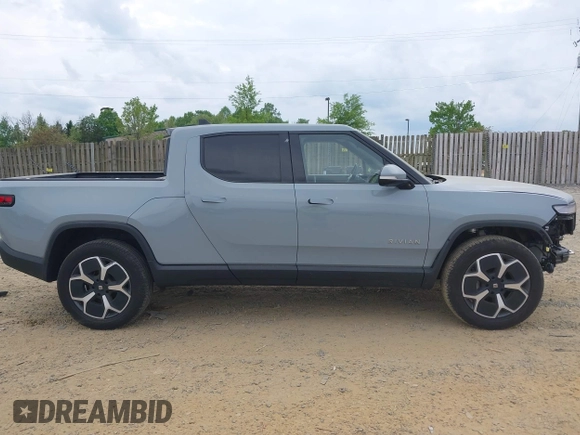 2023 Rivian R1T Adventure z VIN 7FCTGBAA6PN028520, wystawiony jako IAAI lot #42117498 z przebiegiem 24 583 mil mil oraz . Historia ofert i sprzedaży dostępna na DreamBid. Obrazek 14.