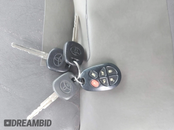 2004 Toyota Sienna XLE z VIN 5TDBA22C74S001710, wystawiony jako IAAI lot #42361624 z przebiegiem 265 865 mil mil oraz . Historia ofert i sprzedaży dostępna na DreamBid. Obrazek 11.