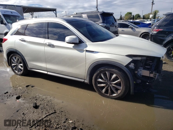 2019 Infiniti QX50 LUXE with VIN 3PCAJ5M19KF133698, listed as a Copart auction lot 38974643 with 69,595 mi miles. Bid and sale history available at carsss.com. Image 4.