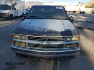 1997 Chevrolet Silverado 1500 with VIN 2GCEK19R3V1281262, listed as a Copart auction lot 41913745 with 218,949 mi miles and Clean Title. Bid and sale history available at DreamBid. Image 5.