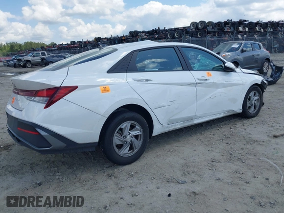 2024 Hyundai Elantra SE z VIN KMHLL4DG1RU798092, wystawiony jako IAAI lot #41985256 z przebiegiem 24 940 mil mil oraz . Historia ofert i sprzedaży dostępna na DreamBid. Obrazek 4.