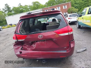 2011 Toyota Sienna LE AAS z VIN 5TDKK3DC1BS023229, wystawiony jako IAAI lot #42326263 z przebiegiem 249 693 mil mil oraz . Historia ofert i sprzedaży dostępna na DreamBid. Obrazek 16.