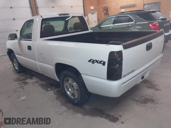 2002 Chevrolet Silverado 1500 LS with VIN 1GCEK14T02Z120888, listed as a IAAI auction lot 41504133 with 131,667 mi miles. Bid and sale history available at carsss.com. Image 3.