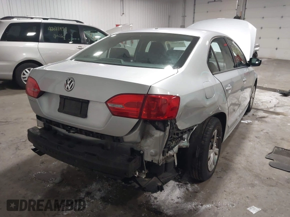 2014 Volkswagen Jetta S z VIN 3VW2K7AJXEM208116, wystawiony jako IAAI lot #42076606 z przebiegiem 118 917 mil mil oraz . Historia ofert i sprzedaży dostępna na DreamBid. Obrazek 6.