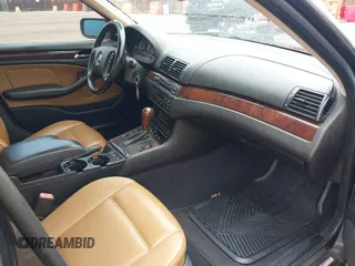 2005 BMW 3 Series 330xi с VIN WBAEW53425PN39800, выставлен на аукционе IAAI как лот 42478607 с пробегом 357 795 миль миль и . История ставок и продаж доступна на DreamBid. Изображение 5.