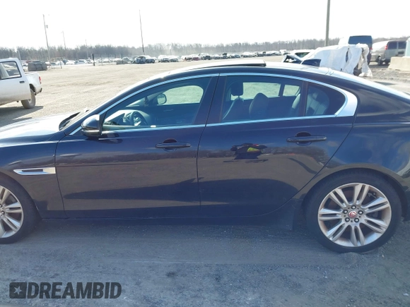 2019 Jaguar XE 25t with VIN SAJAR4FX2KCP52632, listed as a IAAI auction lot 41585317 with 1 mi miles. Bid and sale history available at carsss.com. Image 13.
