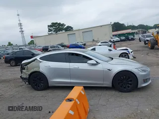 2017 Tesla Model S 100D с VIN 5YJSA1E28HF199687, выставлен на аукционе IAAI как лот 42353657 с пробегом 68 533 миль миль и . История ставок и продаж доступна на DreamBid. Изображение 13.