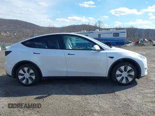 2024 Tesla Model Y with VIN 7SAYGDED2RF089010, listed as a IAAI auction lot 41630222 with 18,366 mi miles and . Bid and sale history available at carsss.com. Image 13.