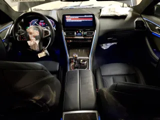 2023 BMW 8 Series M850i z VIN WBAGV8C02PCK62070, wystawiony jako Copart lot #77808573 z przebiegiem 8 276 mil mil oraz Szkoda całkowita • Salvage title. Historia ofert i sprzedaży dostępna na DreamBid. Obrazek 8.