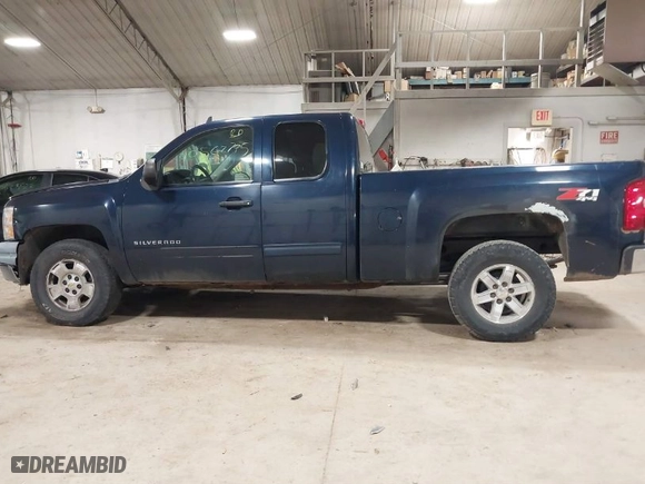 2012 Chevrolet Silverado 1500 LT with VIN 1GCRKSE70CZ132582, listed as a IAAI auction lot 40562795 with 135,396 mi miles. Bid and sale history available at carsss.com. Image 14.