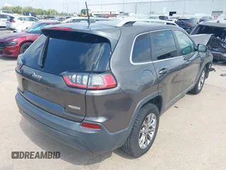 2019 Jeep Cherokee Latitude Plus z VIN 1C4PJLLB2KD333239, wystawiony jako IAAI lot #42144451 z przebiegiem 64 828 mil mil oraz . Historia ofert i sprzedaży dostępna na DreamBid. Obrazek 4.