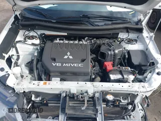2016 Mitsubishi Outlander GT z VIN JA4JZ4AXXGZ010676, wystawiony jako IAAI lot #41527681 z przebiegiem 71 866 mil mil oraz . Historia ofert i sprzedaży dostępna na DreamBid. Obrazek 10.