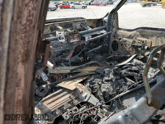 2011 Ford F-250 XL z VIN 1FT7W2BT7BEB36258, wystawiony jako Copart lot #52615025 z przebiegiem Nie podano mil oraz Nie do naprawy • Non repairable. Historia ofert i sprzedaży dostępna na DreamBid. Obrazek 8.