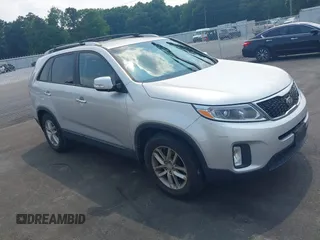 2014 Kia Sorento LX z VIN 5XYKT4A64EG467174, wystawiony jako IAAI lot #42421411 z przebiegiem 110 552 mil mil oraz . Historia ofert i sprzedaży dostępna na DreamBid. Obrazek 1.
