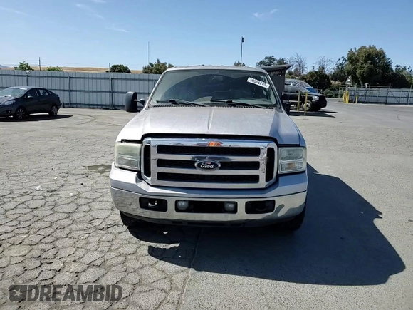 2006 Ford F-250 XL z VIN 1FTSW20P26ED39578, wystawiony jako Copart lot #59006245 z przebiegiem 241 298 mil mil oraz Szkoda całkowita • Salvage title. Historia ofert i sprzedaży dostępna na DreamBid. Obrazek 13.