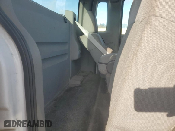 2005 Ford F-150 XL with VIN 1FTRF12235NC03999, listed as a Copart auction lot 50401075 with 73,074 mi miles and Clean Title. Bid and sale history available at carsss.com. Image 10.