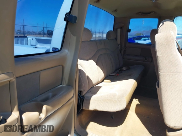 2000 GMC New Sierra 1500 SL with VIN 2GTEC19V0Y1143564, listed as a IAAI auction lot 41839246 with 203,433 mi miles. Bid and sale history available at carsss.com. Image 8.