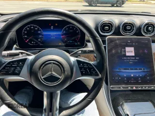 2022 Mercedes-Benz C 300 z VIN W1KAF4HB6NR043931, wystawiony jako Copart lot #61496945 z przebiegiem 102 028 mil mil oraz Czysty tytuł • Clean title. Historia ofert i sprzedaży dostępna na DreamBid. Obrazek 7.