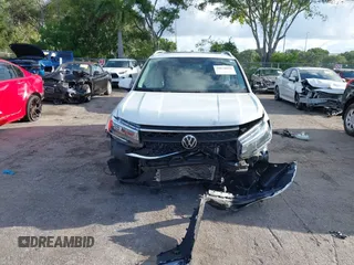 2022 Volkswagen Taos SE z VIN 3VVTX7B2XNM025588, wystawiony jako IAAI lot #39670650 z przebiegiem 45 817 mil mil oraz . Historia ofert i sprzedaży dostępna na DreamBid. Obrazek 12.