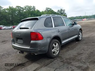2006 Porsche Cayenne S z VIN WP1AB29P96LA67163, wystawiony jako IAAI lot #42520647 z przebiegiem 127 992 mil mil oraz . Historia ofert i sprzedaży dostępna na DreamBid. Obrazek 4.