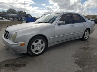 2000 Mercedes-Benz E-Class with VIN WDBJF70J9YB075556, listed as a Copart auction lot 86201554 with 0 mi miles and Clean Title. Bid and sale history available at carsss.com. Image 1.