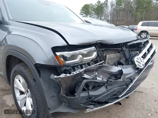2018 Volkswagen Atlas 3.6L V6 SEL with VIN 1V2MR2CA7JC543769, listed as a IAAI auction lot 41479621 with 122,699 mi miles. Bid and sale history available at carsss.com. Image 6.