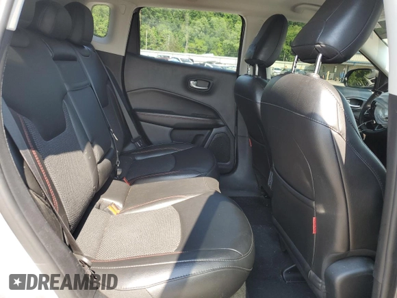 2019 Jeep Compass Trailhawk z VIN 3C4NJDDB2KT667874, wystawiony jako Copart lot #60784475 z przebiegiem 82 426 mil mil oraz Szkoda całkowita • Salvage title. Historia ofert i sprzedaży dostępna na DreamBid. Obrazek 11.