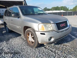 2003 GMC Envoy SLE z VIN 1GKDS13SX32191356, wystawiony jako IAAI lot #42262511 z przebiegiem 289 332 mil mil oraz . Historia ofert i sprzedaży dostępna na DreamBid. Obrazek 1.