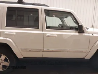 2010 Jeep Commander Sport z VIN 1J4RG4GK7AC132121, wystawiony jako IAAI lot #41187854 z przebiegiem 155 413 mil mil oraz . Historia ofert i sprzedaży dostępna na DreamBid. Obrazek 14.