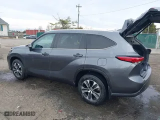 2020 Toyota Highlander XLE with VIN 5TDGZRBH1LS032856, listed as a IAAI auction lot 41675955 with 19,210 mi miles. Bid and sale history available at carsss.com. Image 3.