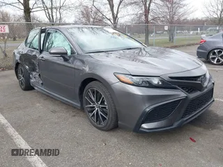 2023 Toyota Camry SE z VIN 4T1G11AK0PU078617, wystawiony jako IAAI lot #41913163 z przebiegiem 30 300 mil mil oraz . Historia ofert i sprzedaży dostępna na DreamBid. Obrazek 1.