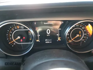 2021 Jeep Wrangler Unlimited Freedom z VIN 1C4HJXDG1MW780092, wystawiony jako Copart lot #82361854 z przebiegiem 43 256 mil mil oraz Szkoda całkowita • Salvage title. Historia ofert i sprzedaży dostępna na DreamBid. Obrazek 9.