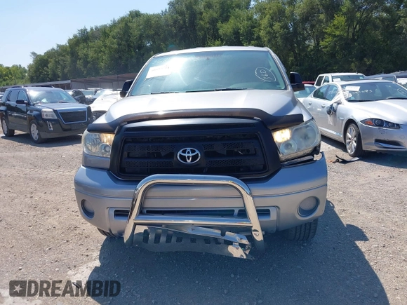 2012 Toyota Tundra z VIN 5TFRM5F19CX046642, wystawiony jako IAAI lot #40099944 z przebiegiem 141 137 mil mil oraz . Historia ofert i sprzedaży dostępna na DreamBid. Obrazek 12.