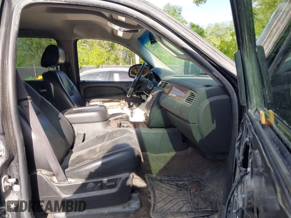 2010 Chevrolet Avalanche LTZ with VIN 3GNVKGE07AG147633, listed as a IAAI auction lot 42154619 with 171,420 mi miles. Bid and sale history available at carsss.com. Image 5.