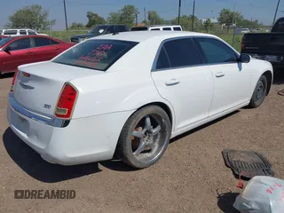 2013 Chrysler 300 z VIN 2C3CCAAG5DH626462, wystawiony jako IAAI lot #42266194 z przebiegiem 268 669 mil mil oraz . Historia ofert i sprzedaży dostępna na DreamBid. Obrazek 4.
